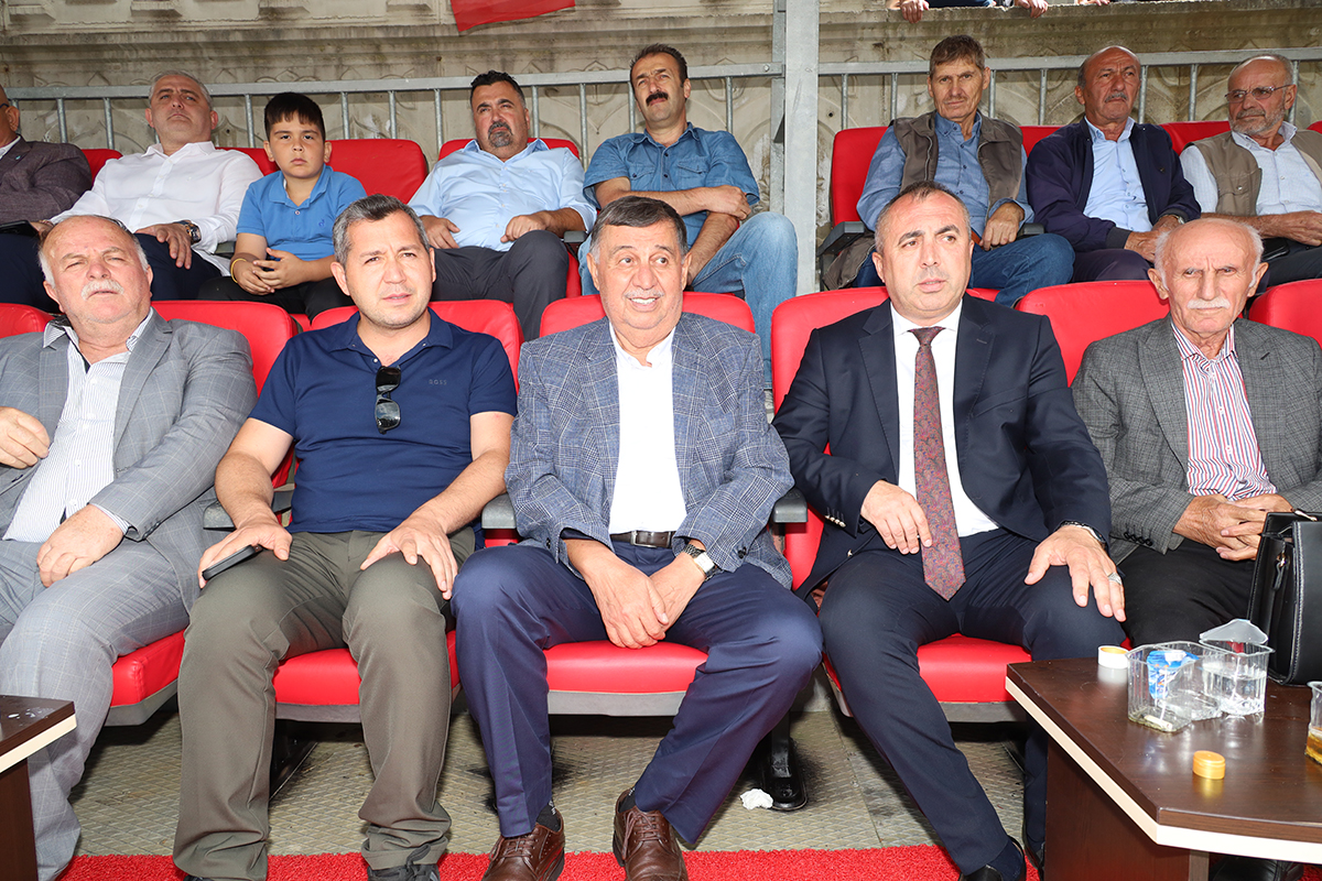 asarcikta-76-yillik-gelenek-orhan-okulunun-zaferiyle-taclandi-1200600-tasarim-yapsana-008.JPG