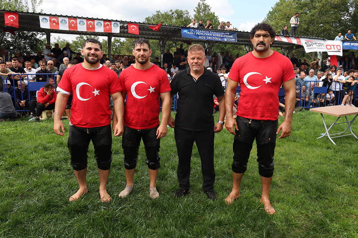 asarcikta-76-yillik-gelenek-orhan-okulunun-zaferiyle-taclandi-1200600-tasarim-yapsana-009.JPG