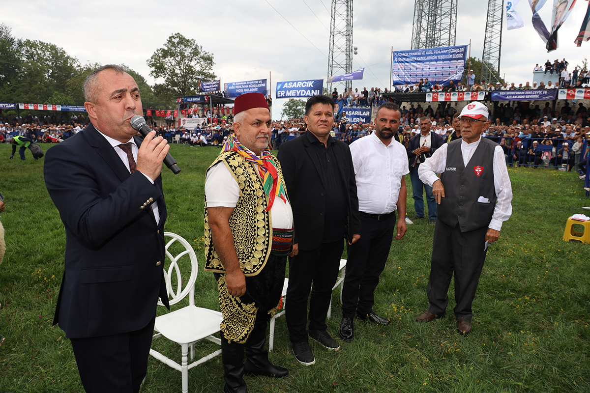 asarcikta-76-yillik-gelenek-orhan-okulunun-zaferiyle-taclandi-1200600-tasarim-yapsana-013.JPG