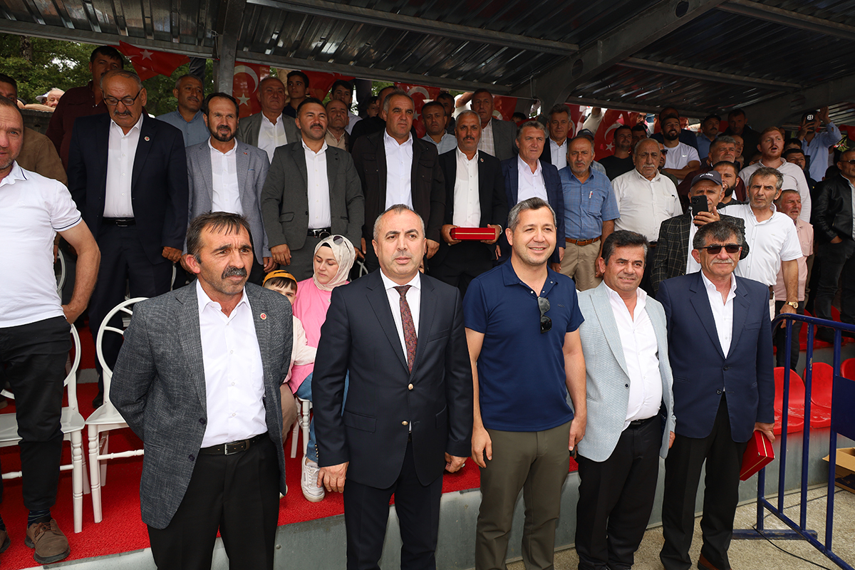 asarcikta-76-yillik-gelenek-orhan-okulunun-zaferiyle-taclandi-1200600-tasarim-yapsana-015.JPG