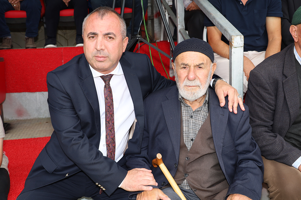 asarcikta-76-yillik-gelenek-orhan-okulunun-zaferiyle-taclandi-1200600-tasarim-yapsana-017.JPG