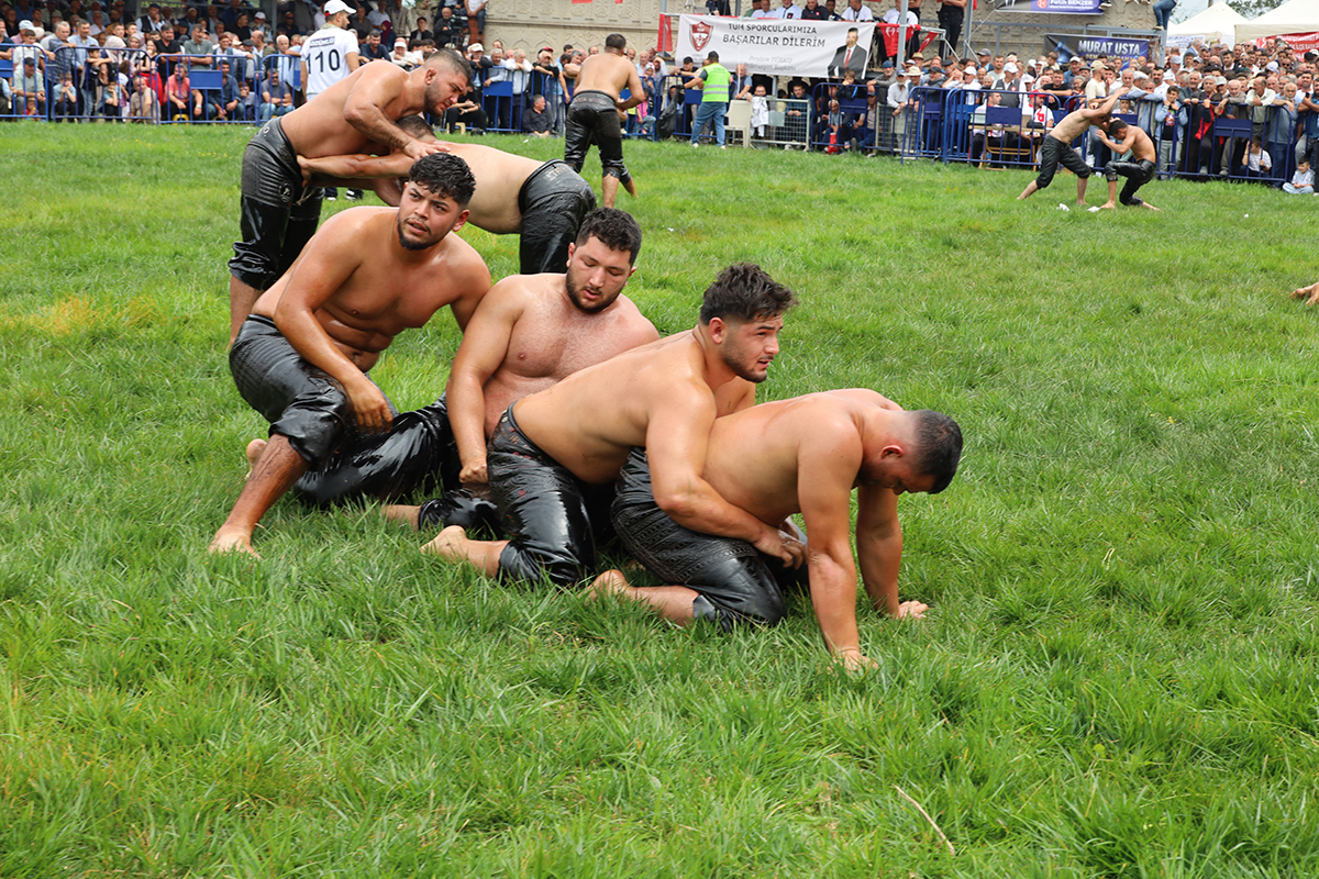 asarcikta-76-yillik-gelenek-orhan-okulunun-zaferiyle-taclandi-1200600-tasarim-yapsana-018.JPG