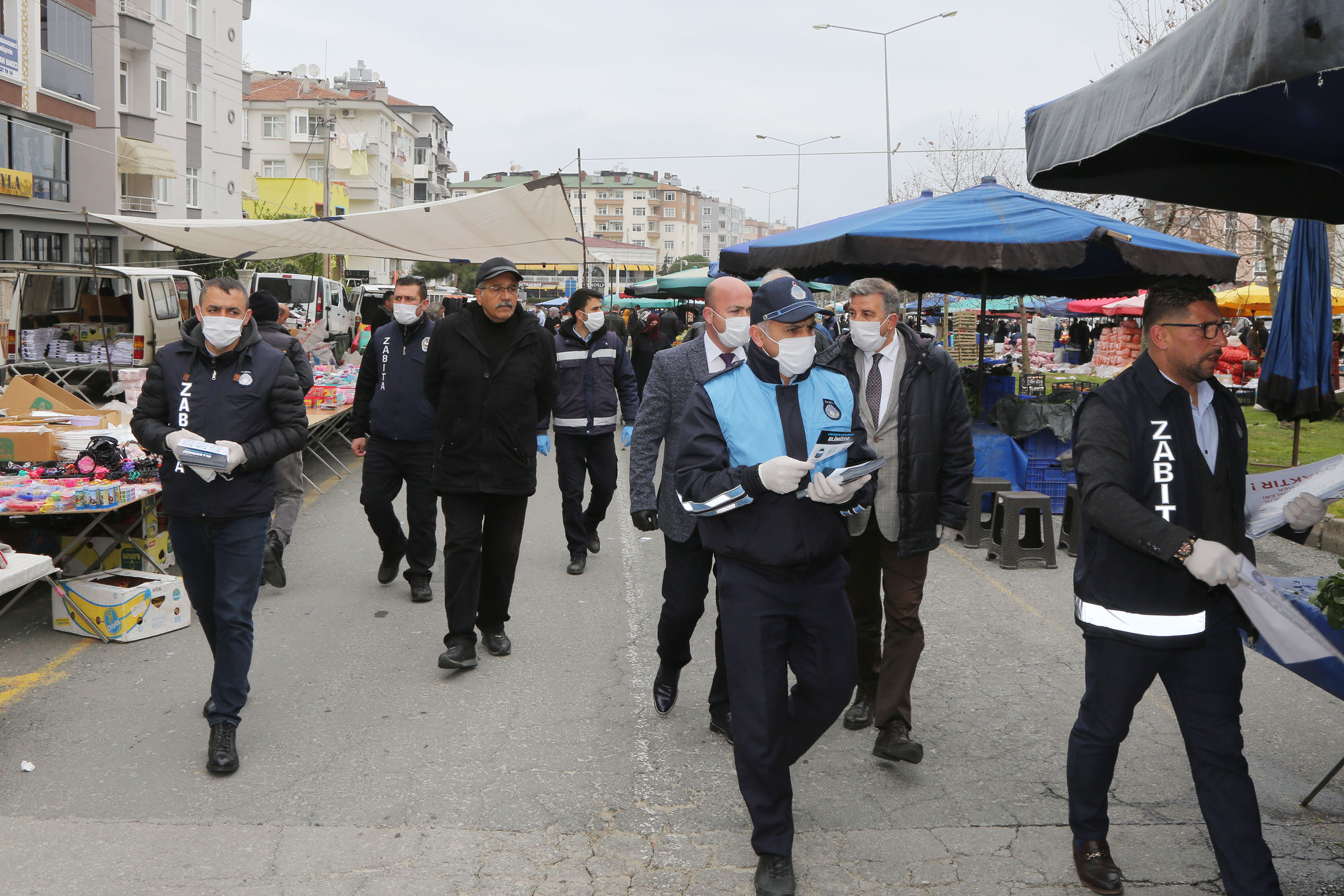 Atakum Zabıtası’ndan pazarda salgın önlemi