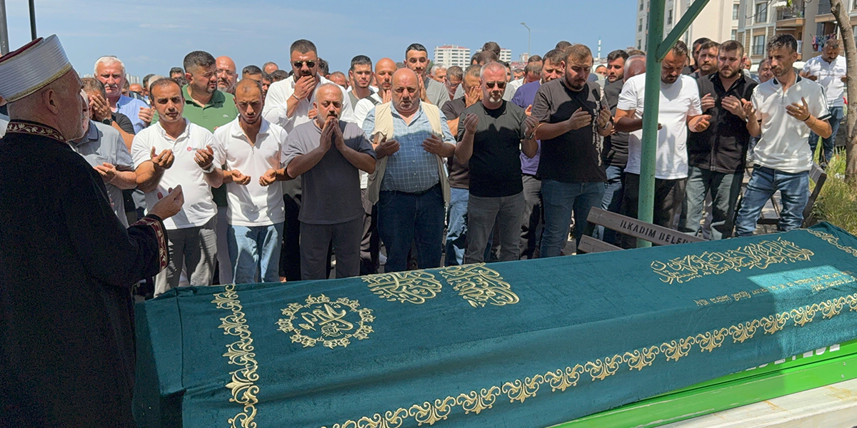 atakumda-bogulan-emir-ulas-usta-son-yolculuguna-ugurlandi-2.jpg