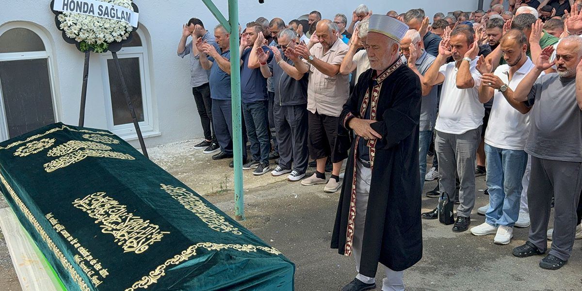 atakumda-bogulan-emir-ulas-usta-son-yolculuguna-ugurlandi.jpg
