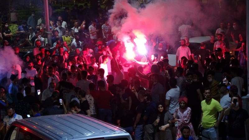 Trabzonspor taraftarı Galatasaray galibiyetini kutladı