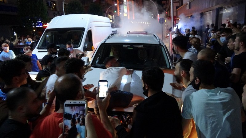 Trabzonspor taraftarı Galatasaray galibiyetini kutladı