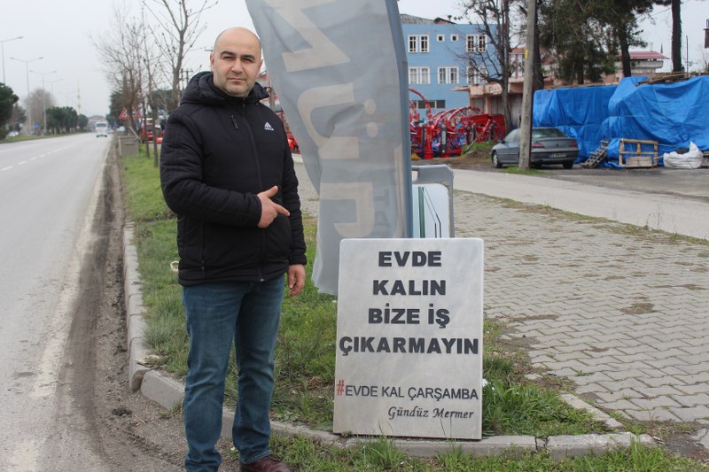 Evde Kalın, Bize İş Çıkarmayın’ mezar taşı ile tekrar çağrı yaptı