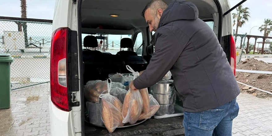 ayancikta-ihtiyac-sahiplerine-sicak-yemek-destegi-suruyor-2.jpg