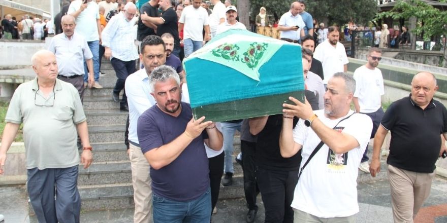 ayse-parlak-dualarla-defnedildi-1.jpg