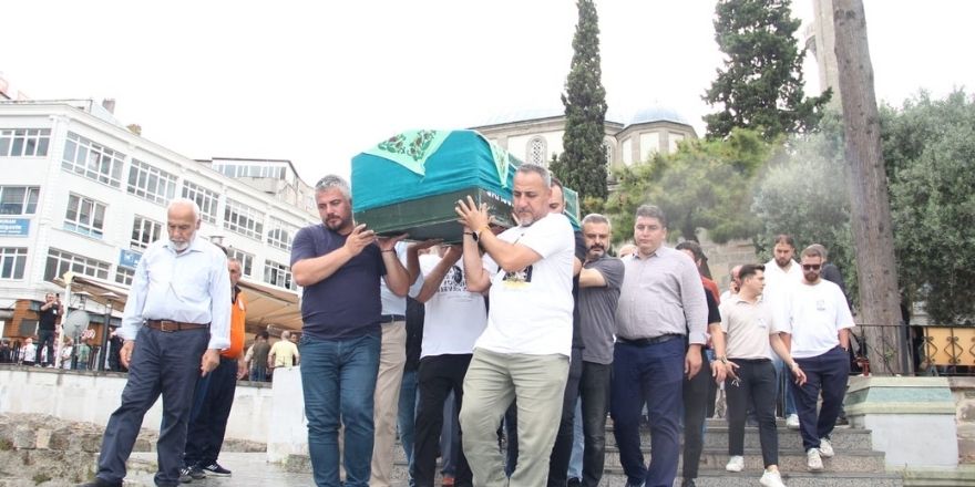 ayse-parlak-dualarla-defnedildi-3.jpg