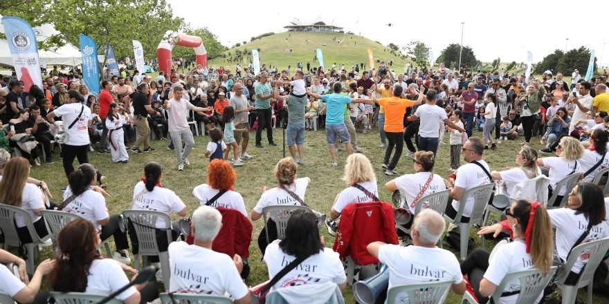 baba-cocuk-senligi-renkli-goruntulere-sahne-oldu-002.jpg