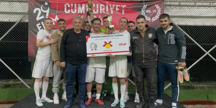 babacan-fc-cumhuriyet-kupasi-futbol-turnuvasi-sampiyonu-oldu-001.png