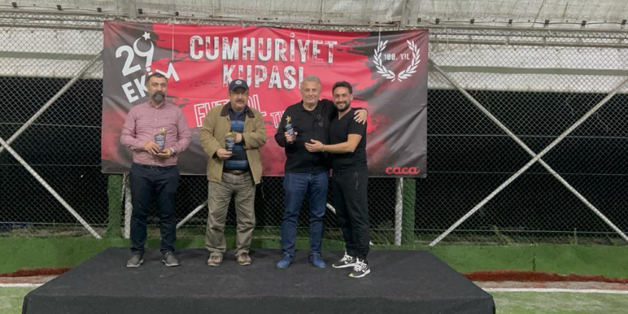 babacan-fc-cumhuriyet-kupasi-futbol-turnuvasi-sampiyonu-oldu-003.png