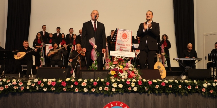 bafra-adliyesi-turk-halk-muzigi-korosundan-19-mayis-konseri-007.jpg