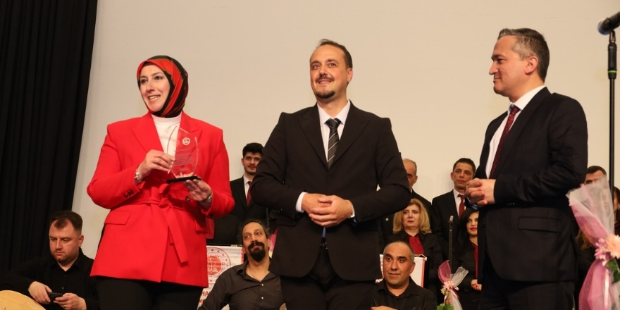bafra-adliyesi-turk-halk-muzigi-korosundan-19-mayis-konseri-009.jpg