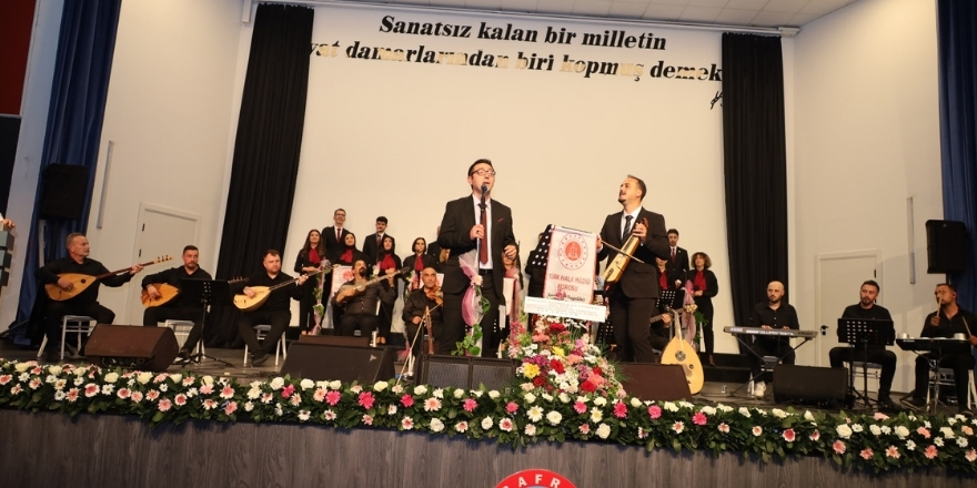 bafra-adliyesi-turk-halk-muzigi-korosundan-19-mayis-konseri-011.jpg