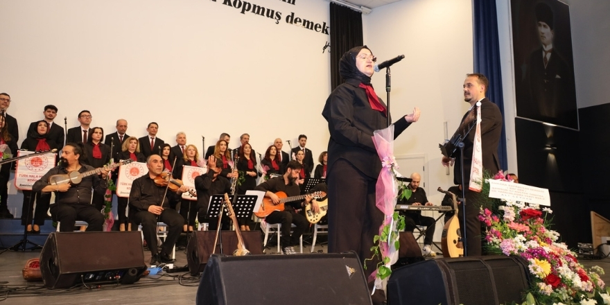 bafra-adliyesi-turk-halk-muzigi-korosundan-19-mayis-konseri-013.jpg