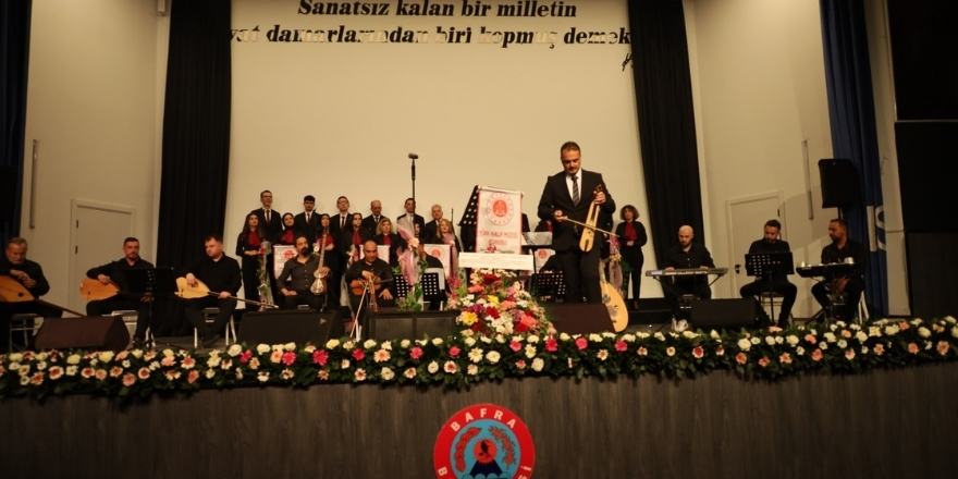 bafra-adliyesi-turk-halk-muzigi-korosundan-19-mayis-konseri-015.jpg