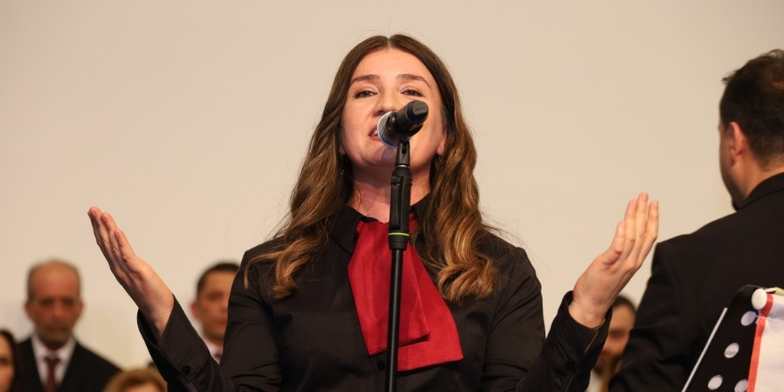 bafra-adliyesi-turk-halk-muzigi-korosundan-19-mayis-konseri-016.jpg