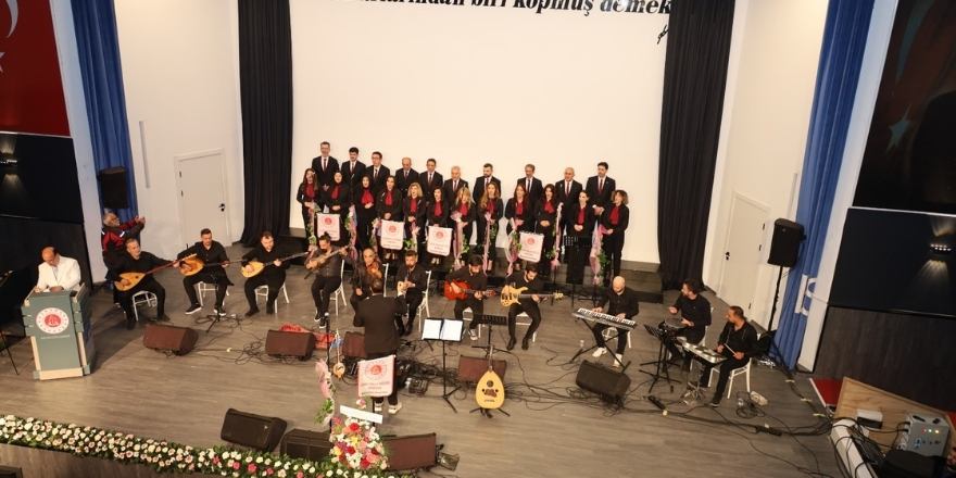 bafra-adliyesi-turk-halk-muzigi-korosundan-19-mayis-konseri-021.jpg