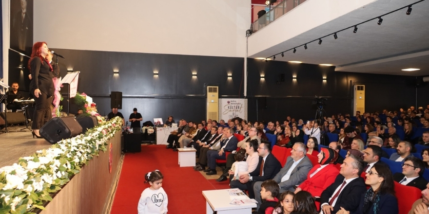 bafra-adliyesi-turk-halk-muzigi-korosundan-19-mayis-konseri-024.jpg