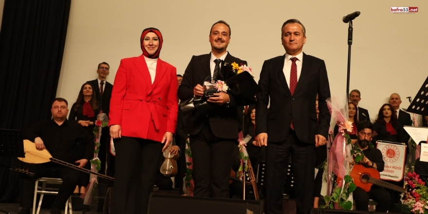bafra-adliyesi-turk-halk-muzigi-korosundan-19-mayis-konseri.jpg