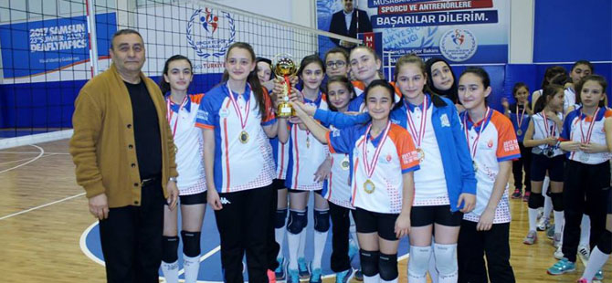 bafra-akademi-minik-voleybol-kiz-takimi-il-2.-oldu.jpg