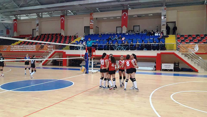 bafra-akademispor-dan-voleybolda-cifte-basari-1.jpg