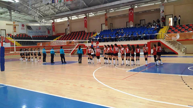 bafra-akademispor-dan-voleybolda-cifte-basari-2.jpg