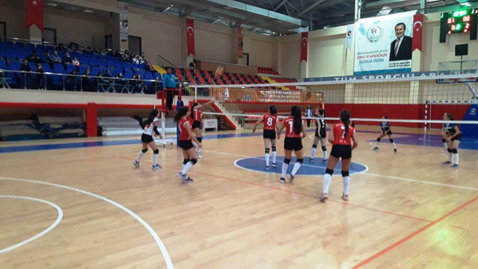 bafra-akademispor-dan-voleybolda-cifte-basari-3.jpg