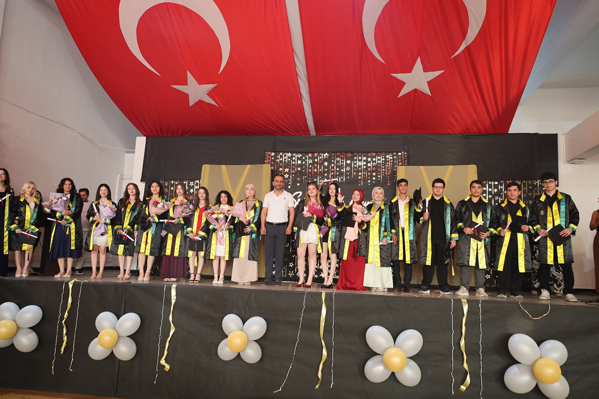 bafra-anadolu-lisesinde-135-ogrenci-gelecege-ugurlandi-10.jpg
