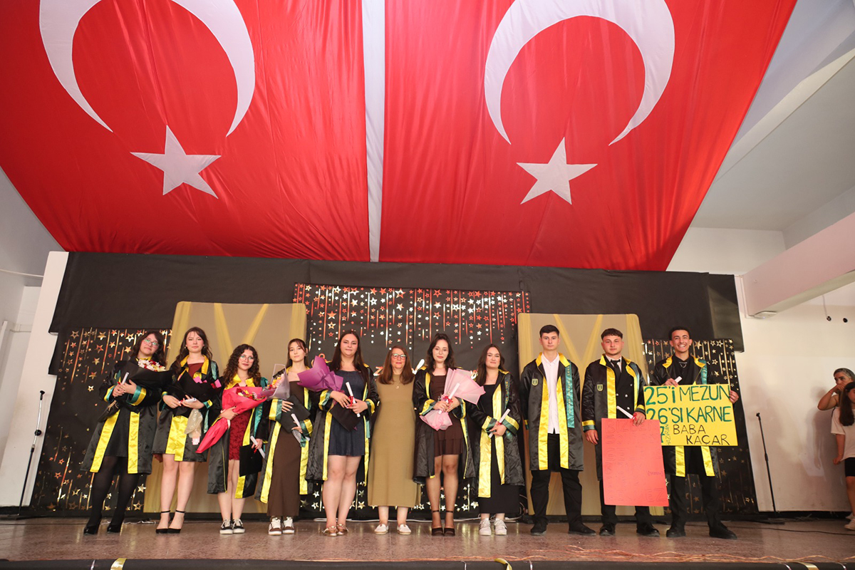 bafra-anadolu-lisesinde-135-ogrenci-gelecege-ugurlandi-14.jpg
