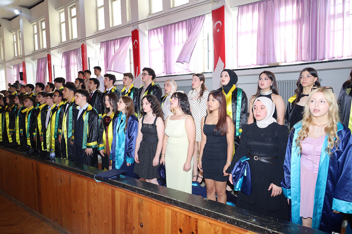 bafra-anadolu-lisesinde-135-ogrenci-gelecege-ugurlandi-2.jpg