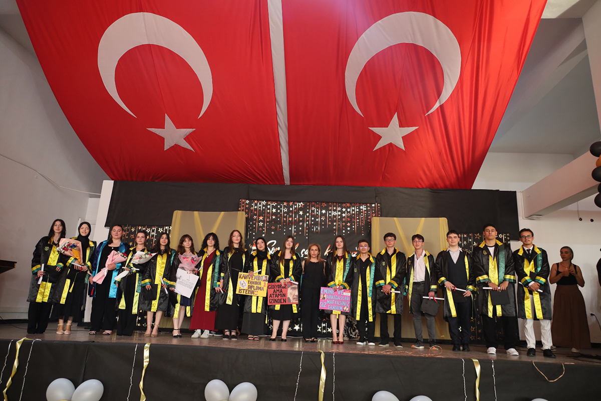bafra-anadolu-lisesinde-135-ogrenci-gelecege-ugurlandi-9.jpg