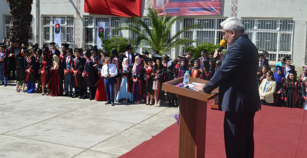 bafra-ataturk-anadolu-lisesinde-mezuniyet-cokusu-4.jpg