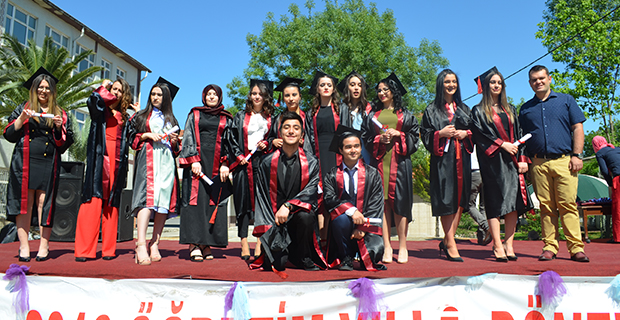 bafra-ataturk-anadolu-lisesinde-mezuniyet-cokusu-7.jpg