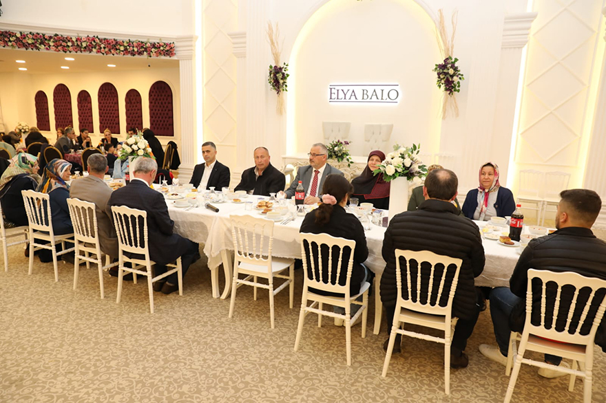 bafra-belediye-baskani-hamit-kilic-iftarda-mesai-arkadaslariyla-bir-araya-geldi.jpg