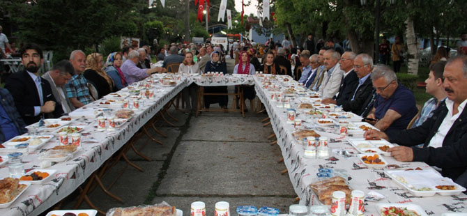 bafra-belediyesi-kamu-kurum-ve-kuruluslara-iftar-yemegi-verdi.jpg