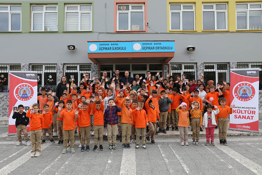 bafra-belediyesi-tiyatroyu-minik-yureklerle-bulusturmaya-devam-ediyor-001.jpg