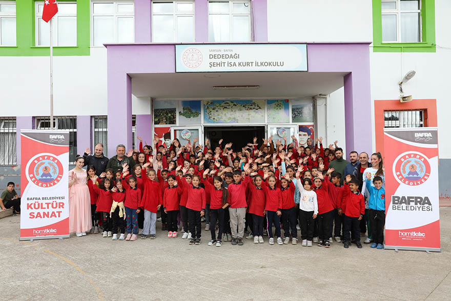 bafra-belediyesi-tiyatroyu-minik-yureklerle-bulusturmaya-devam-ediyor-002.jpg