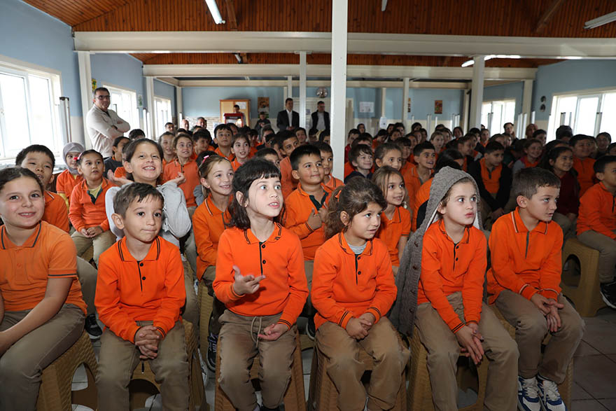 bafra-belediyesi-tiyatroyu-minik-yureklerle-bulusturmaya-devam-ediyor-003.jpg
