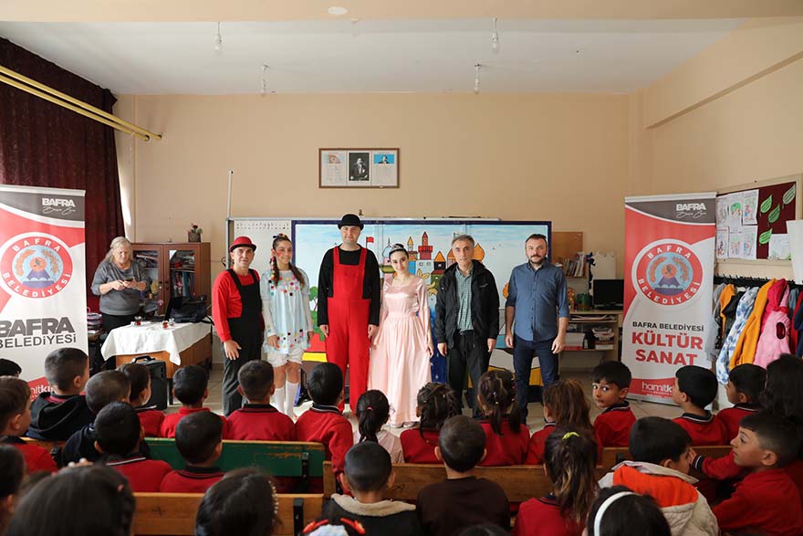 bafra-belediyesi-tiyatroyu-minik-yureklerle-bulusturmaya-devam-ediyor-007.jpg