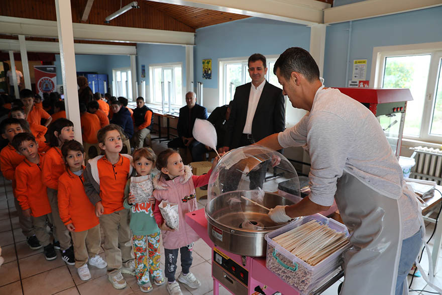 bafra-belediyesi-tiyatroyu-minik-yureklerle-bulusturmaya-devam-ediyor.jpg