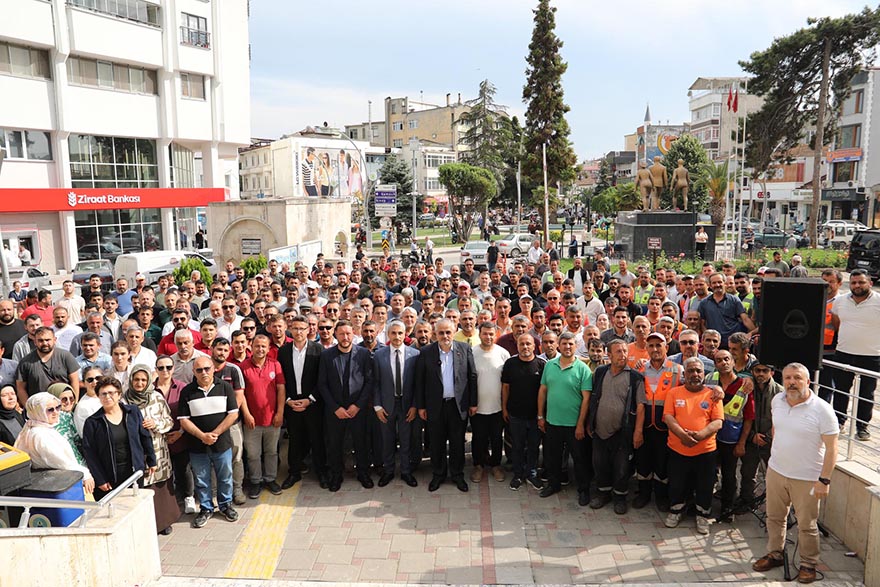 bafra-belediyesinde-iscilere-toplu-sozlesme-sevinci-6.jpg