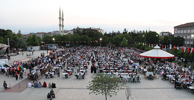 bafra-belediyesinden-buyuk-iftar-1.jpg