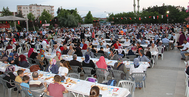 bafra-belediyesinden-buyuk-iftar-2.jpg