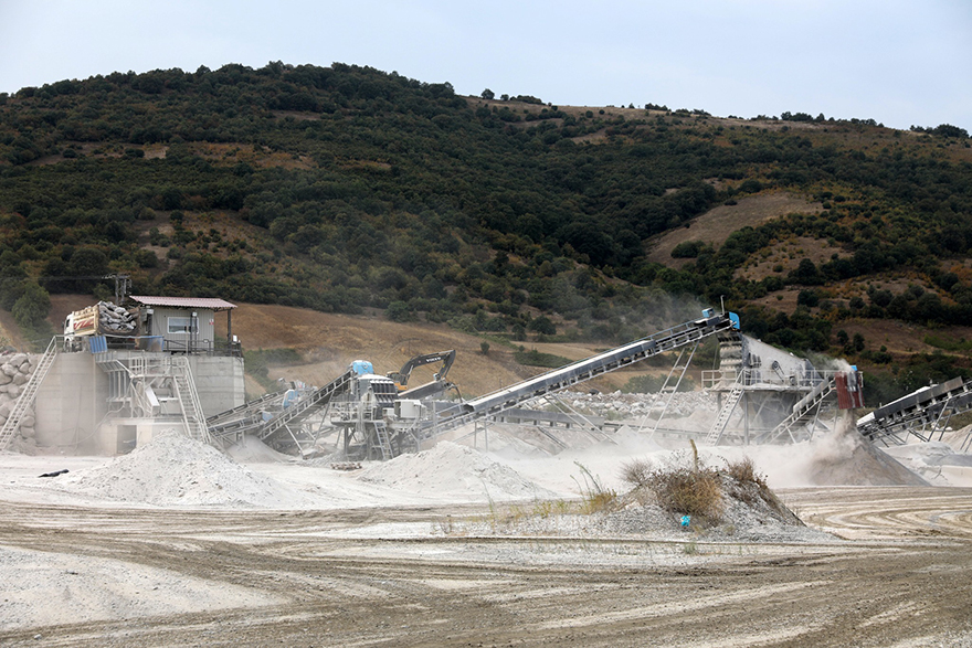 bafra-belediyesinden-kirsal-ulasima-kalici-cozum-beton-yol-atagi-001.jpg