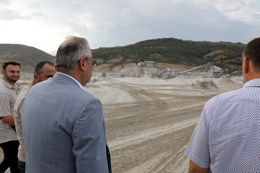 bafra-belediyesinden-kirsal-ulasima-kalici-cozum-beton-yol-atagi-002.jpg
