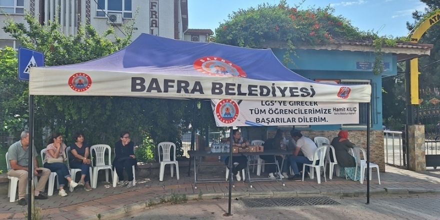 bafra-belediyesinden-lgs-ogrencilerine-kek-ve-su-ikrami.jpg